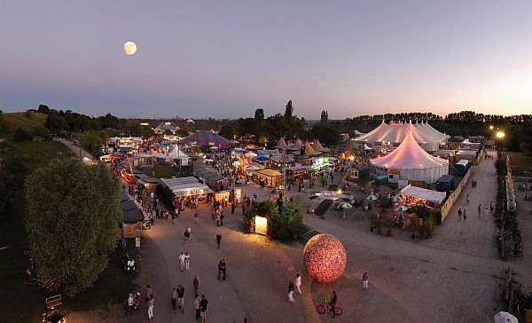Auch 2014 findet das Tollwood Festival wieder im Juli statt (Foto: Markus Dlouhy / www.tollwood.de)