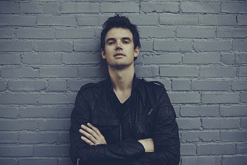 Tyler Hilton kommt mit dem Album Forget the Storm nach Berlin. Sein einziges Konzert in Deutschland 2012 spielt er in der Kulturbrauerei.