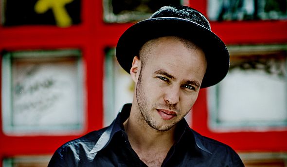 marlon-roudette-hold-on-me Marlon Roudette Musik Video